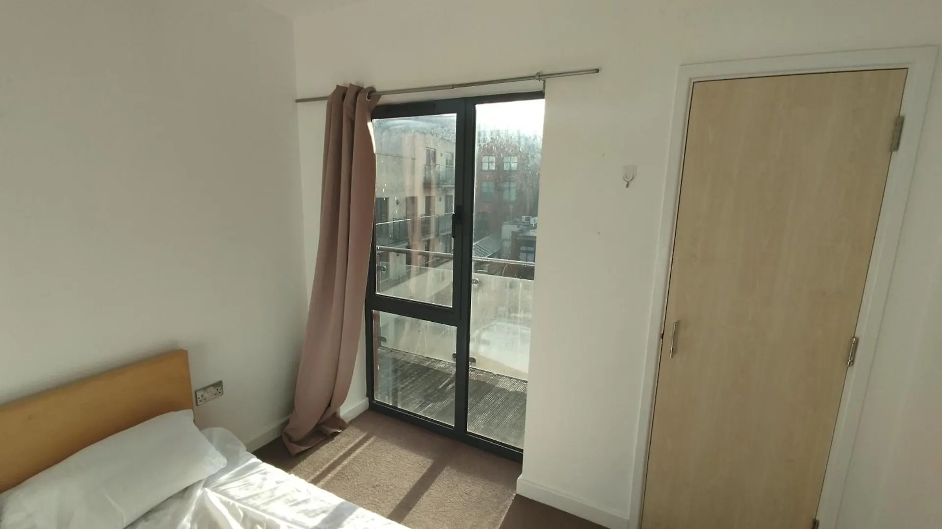 Room In Cardiff City Center - Swiftstay 0*,